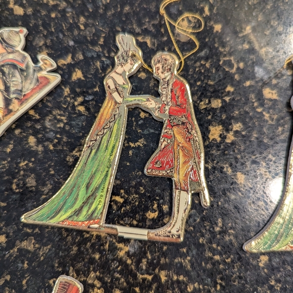 Victorian Courtship die-cut Christmas ornaments - Picture 6 of 13